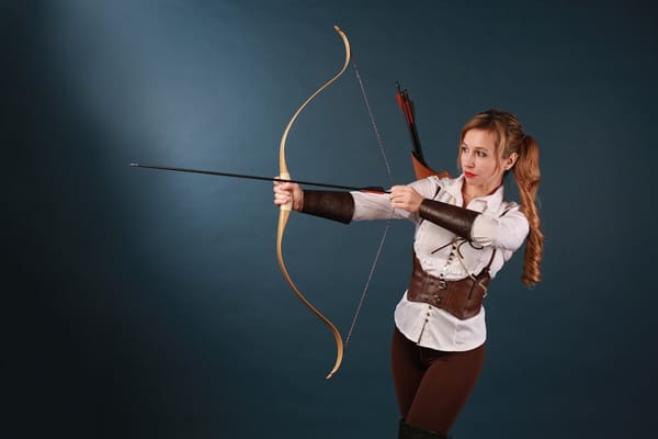 Traditional Archery: Recurve vs Longbow for Hunting Deer